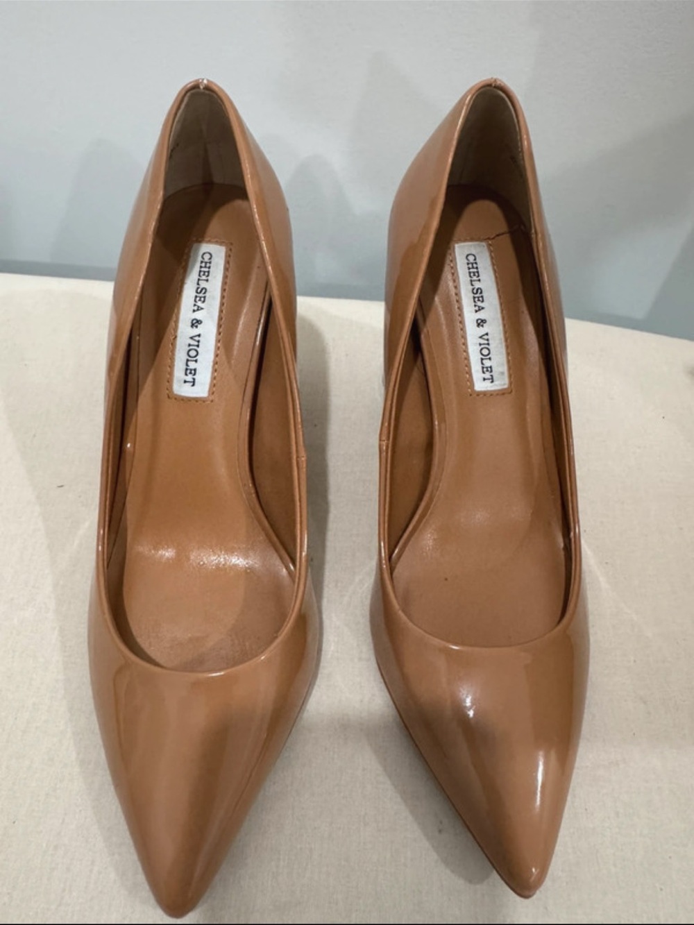 Chelsea & Violet Tan Patent Pointed Toe nude cream neutral tan Pumps - 6.5
